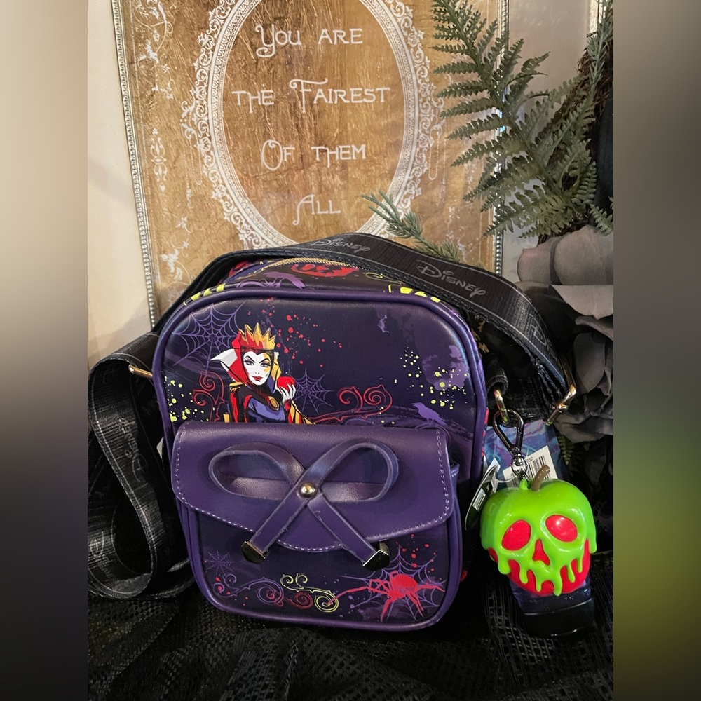 DISNEY VILLAINS & B&BW Evil Queen Poisoned Apple Bag PocketBac Holder & Gel SET